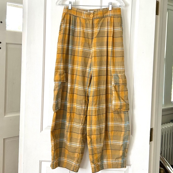 Urban Outfitters Plaid Flannel Barrel Leg Cargo Pants Hight Waist Medium - Picture 1 of 4